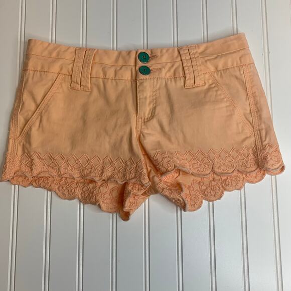 BKE Peach Eve Chino Shorts Embroidered Hem Sz 25 Y2K - Picture 1 of 6